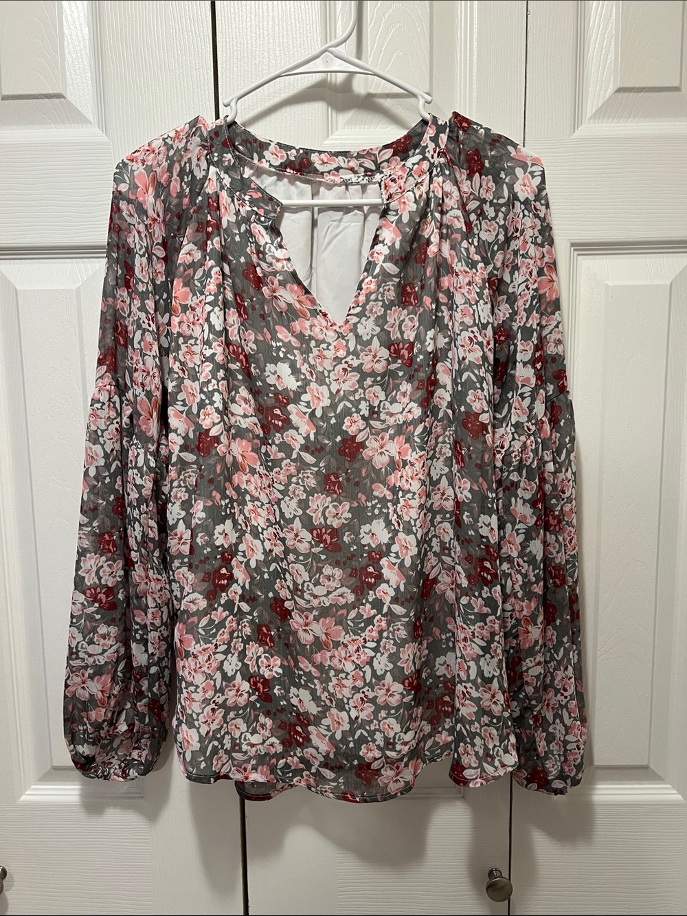 Floral V-Neck Long Sleeve Blouse in Pink and Gray